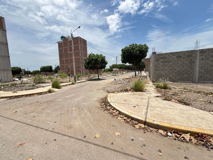 ¡OCASIÓN DE INVERSIÓN! Terreno Listo para Construir en Urb. Casa Blanca. - Foto 3