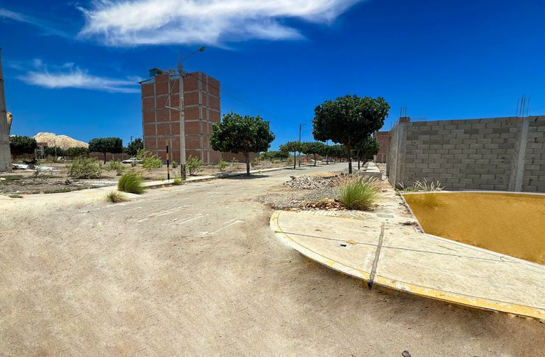 ¡OCASIÓN DE INVERSIÓN! Terreno Listo para Construir en Urb. Casa Blanca. - Foto 4