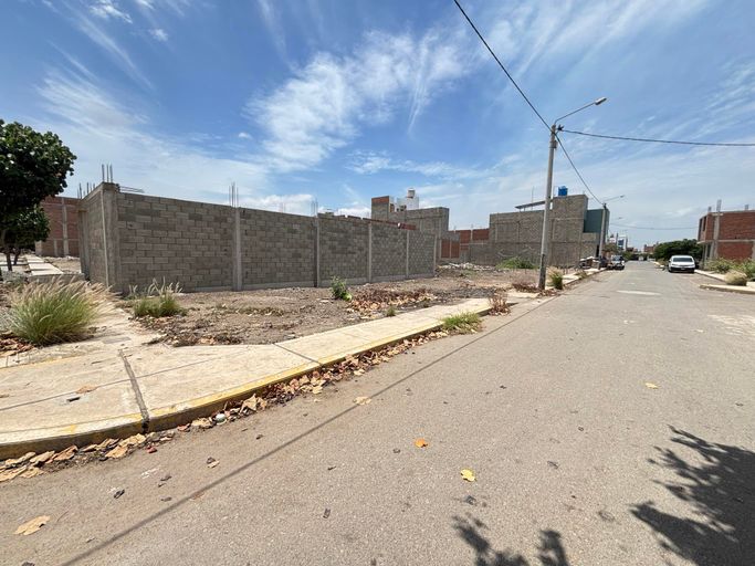 ¡OCASIÓN DE INVERSIÓN! Terreno Listo para Construir en Urb. Casa Blanca. - Foto 2