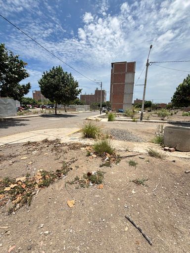 ¡OCASIÓN DE INVERSIÓN! Terreno Listo para Construir en Urb. Casa Blanca. - Foto 4